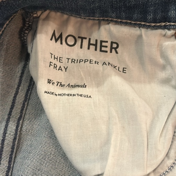 MOTHER jeans w/ slight tear below button fly closure. Tripper ankle fray,size 27 - Picture 6 of 6
